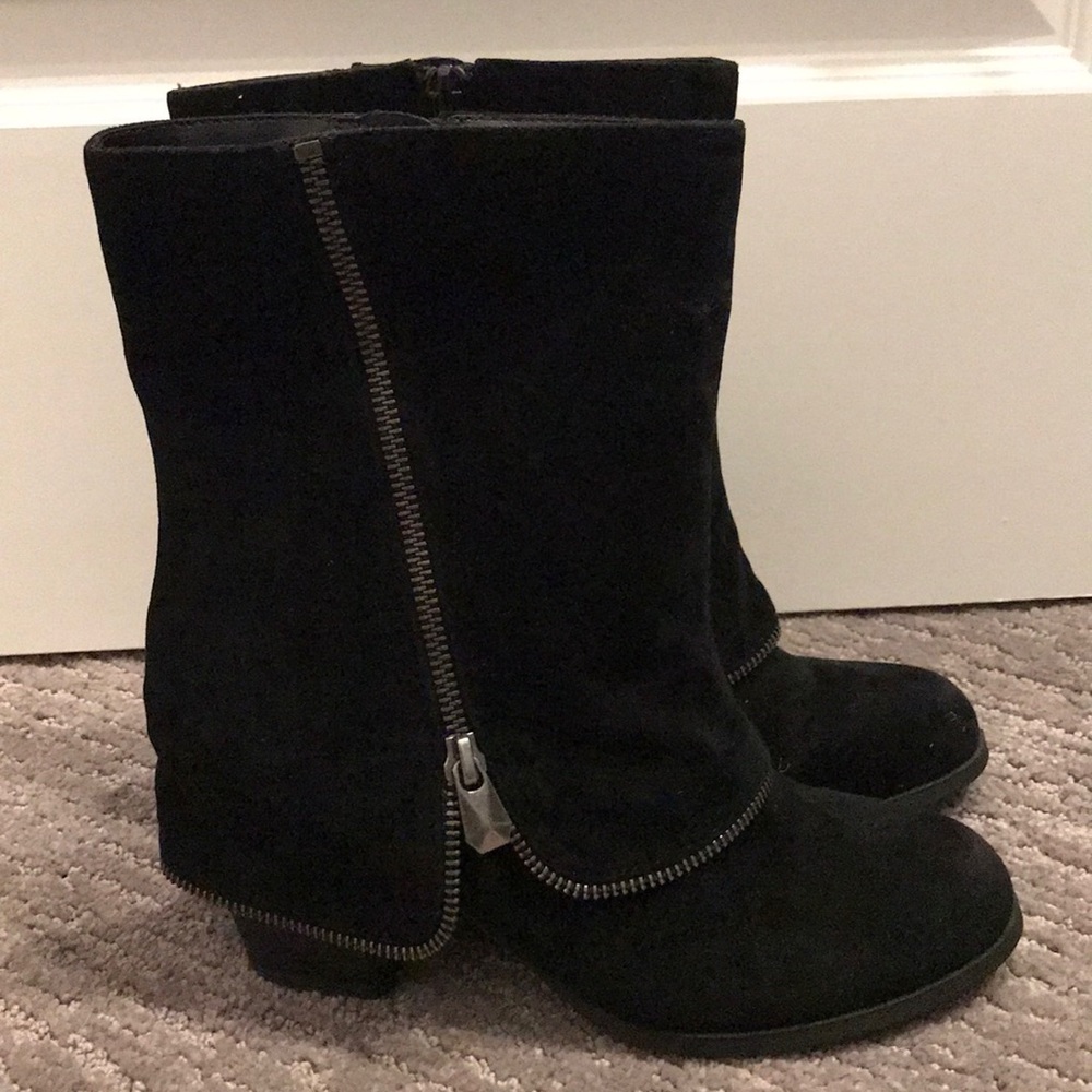 Fergalicious calf height boot. Size 7.5. Brand new
